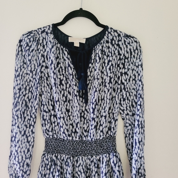 MICHAEL KORS navy printed tiered long sleeves v-neck dress - Picture 6 of 14